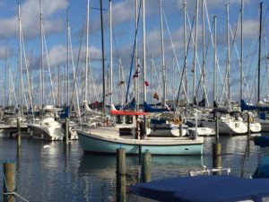 Lystbåd i marina
